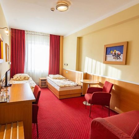 Dom Sportowca Blonie - Mosir Hotel Sanok Ngoại thất bức ảnh