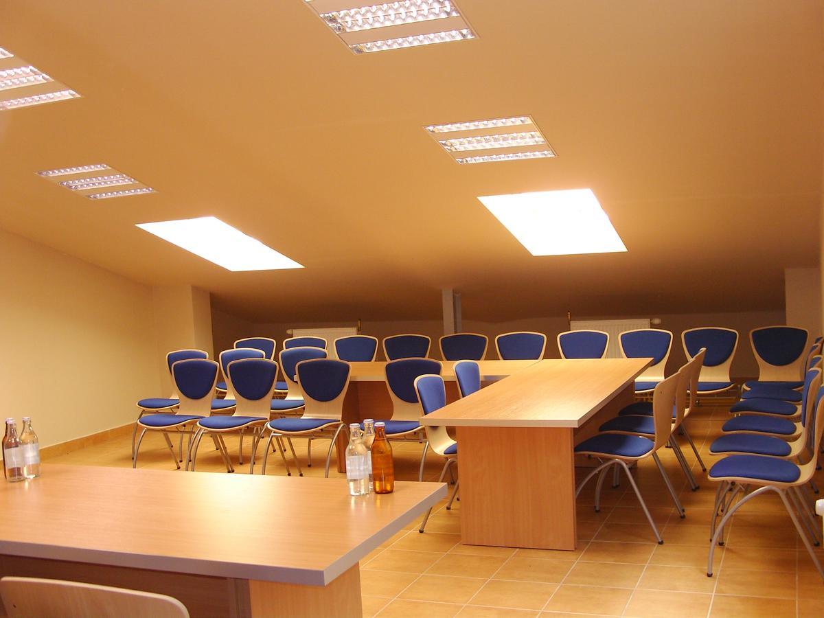 Dom Sportowca Blonie - Mosir Hotel Sanok Ngoại thất bức ảnh