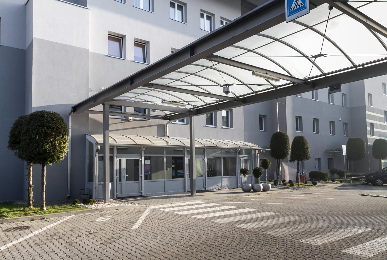 Dom Sportowca Blonie - Mosir Hotel Sanok Ngoại thất bức ảnh