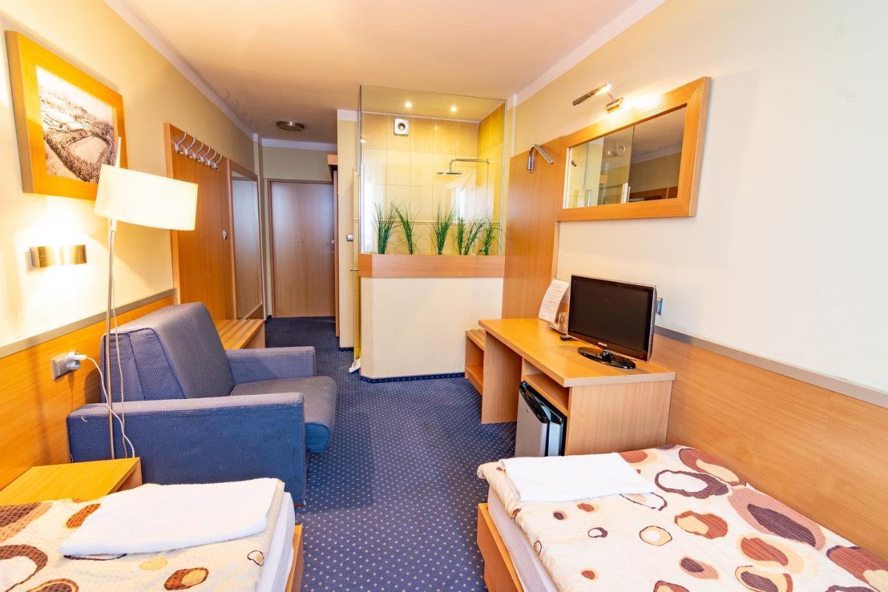 Dom Sportowca Blonie - Mosir Hotel Sanok Ngoại thất bức ảnh