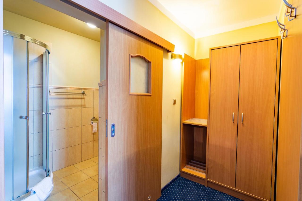 Dom Sportowca Blonie - Mosir Hotel Sanok Ngoại thất bức ảnh