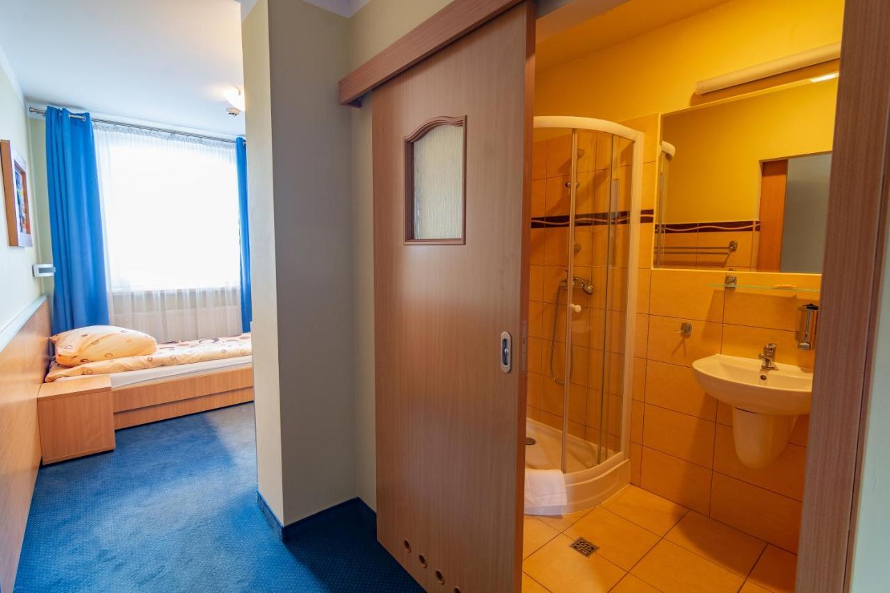 Dom Sportowca Blonie - Mosir Hotel Sanok Ngoại thất bức ảnh