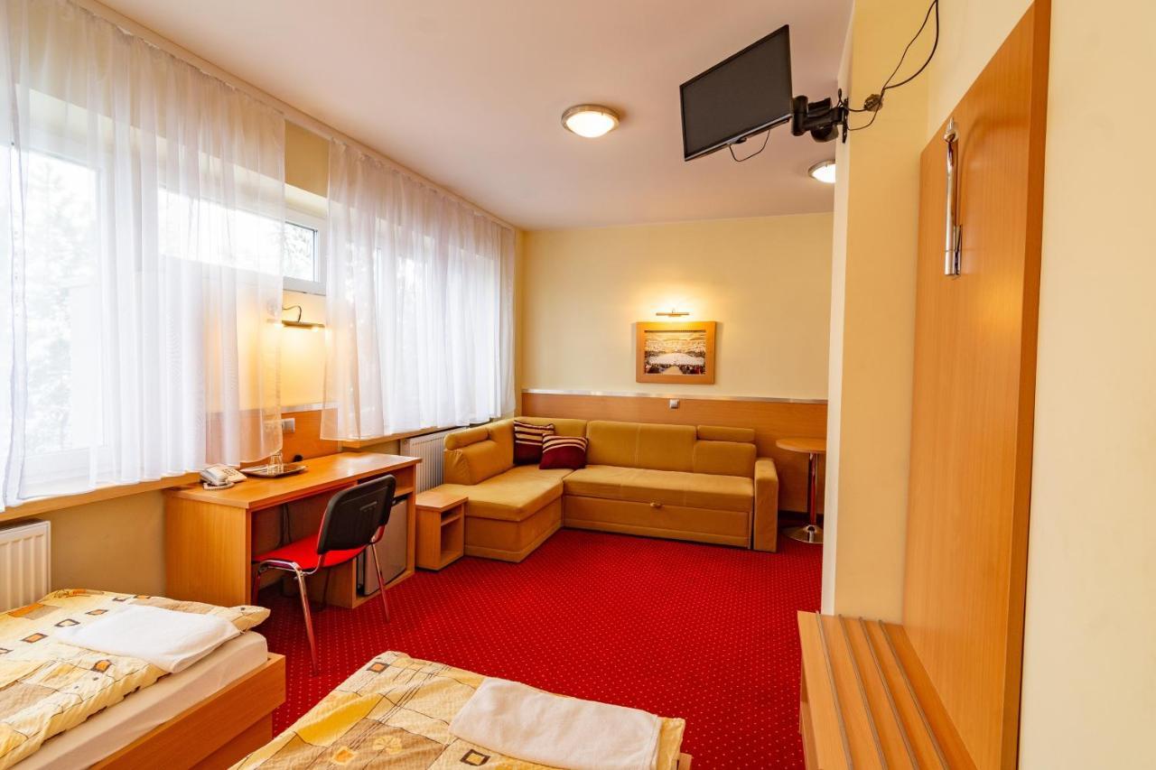 Dom Sportowca Blonie - Mosir Hotel Sanok Ngoại thất bức ảnh