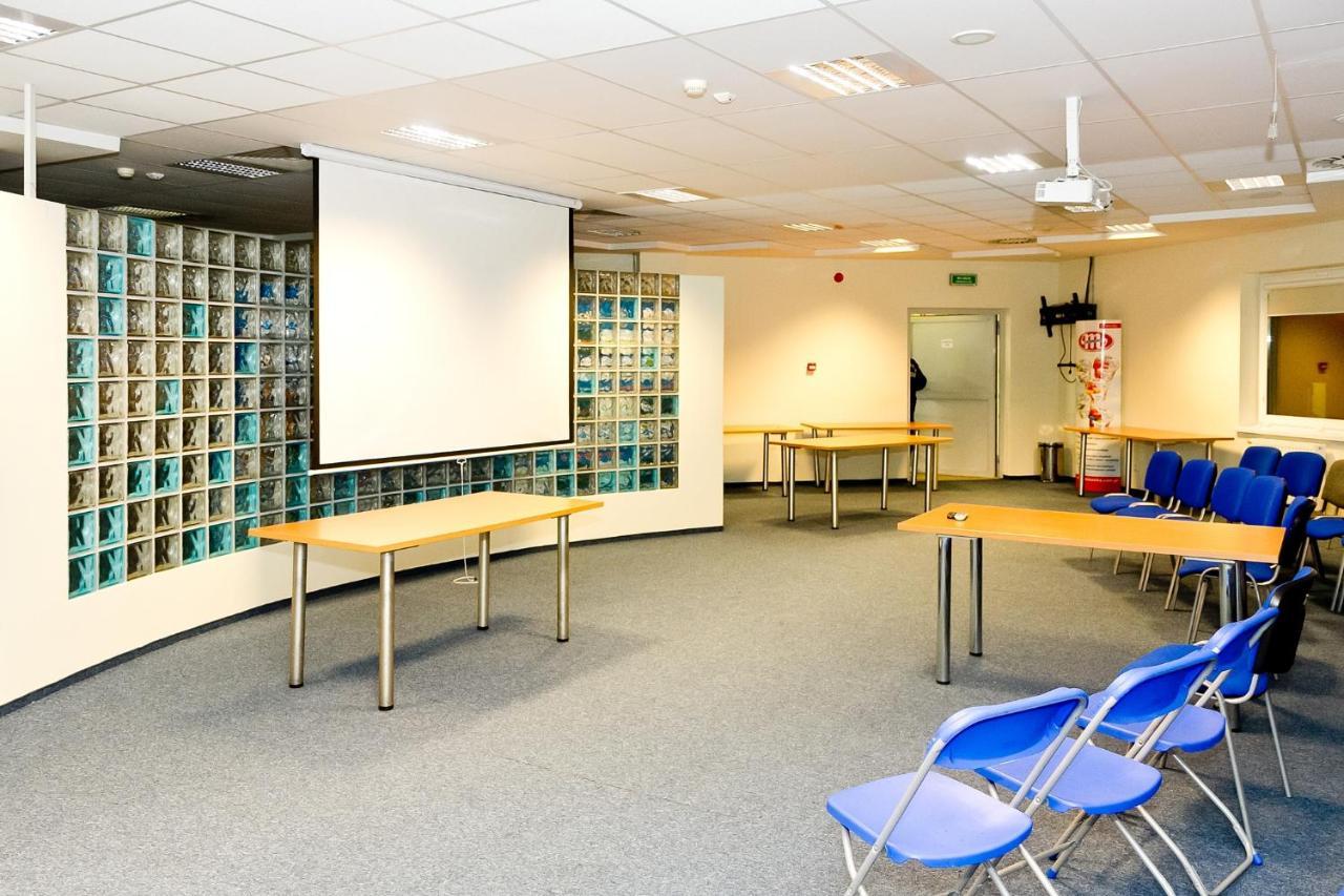 Dom Sportowca Blonie - Mosir Hotel Sanok Ngoại thất bức ảnh