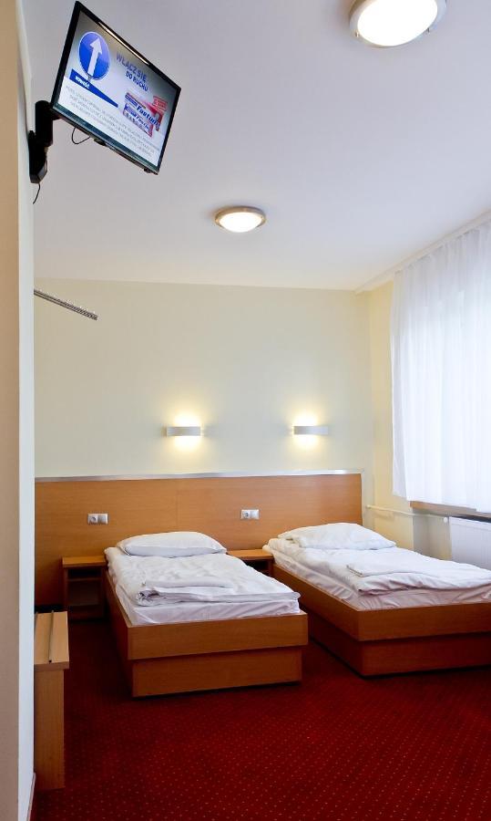 Dom Sportowca Blonie - Mosir Hotel Sanok Ngoại thất bức ảnh
